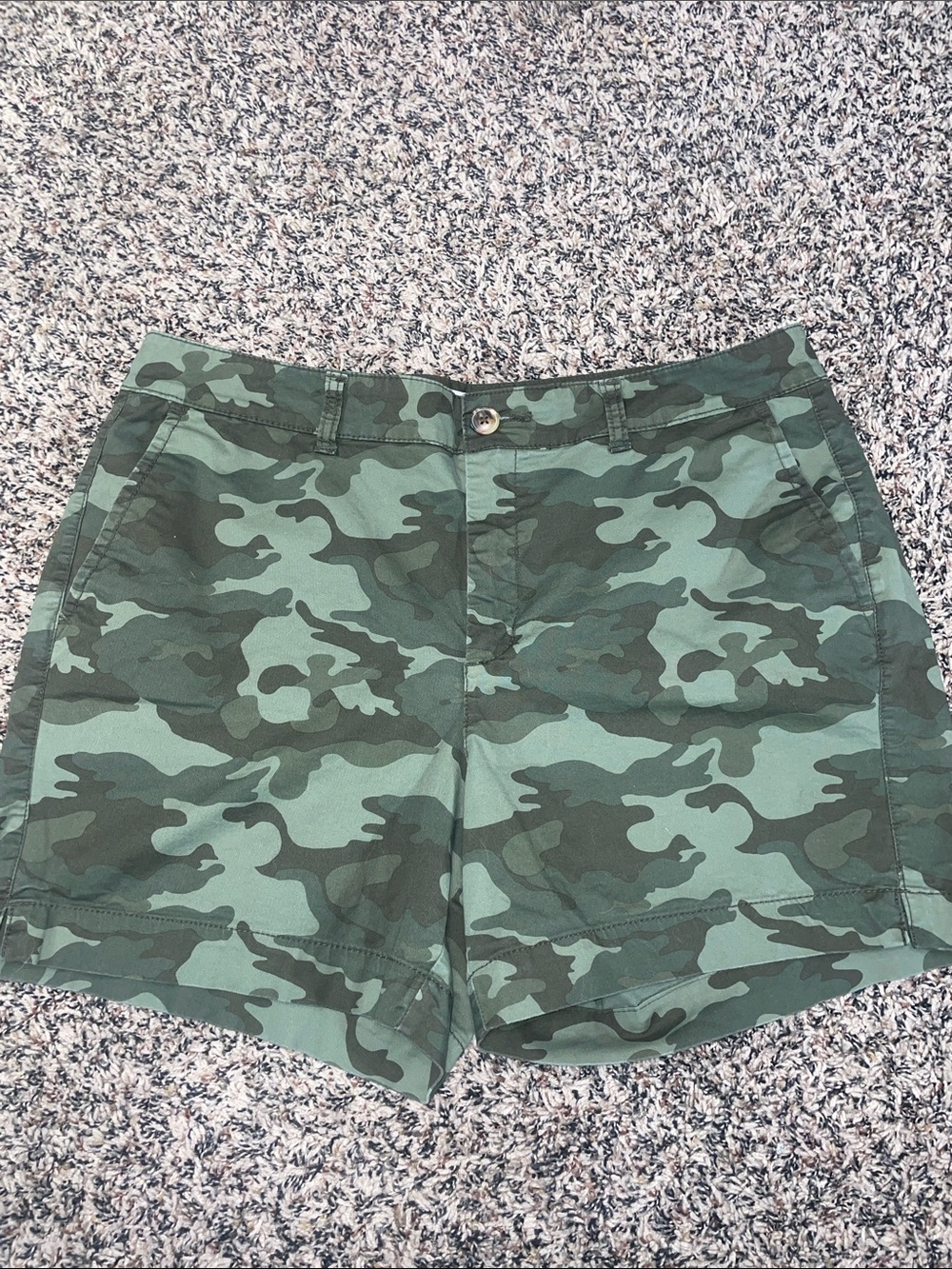 Old Navy High Rise Camo Print Woman’s Chino Shorts Size 12 | NWOT